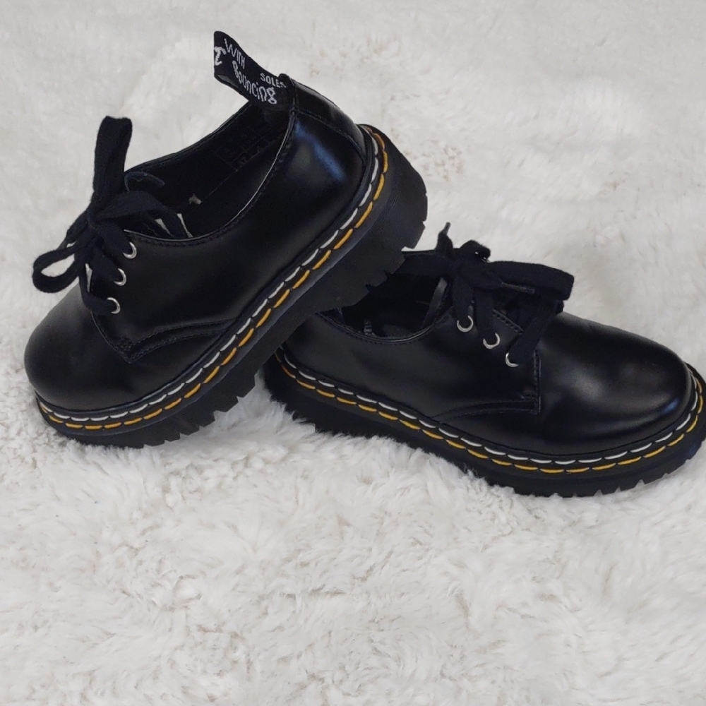 Dr. Martens Black Leather  with Air-Cushioned Sole - Picture 17 of 17